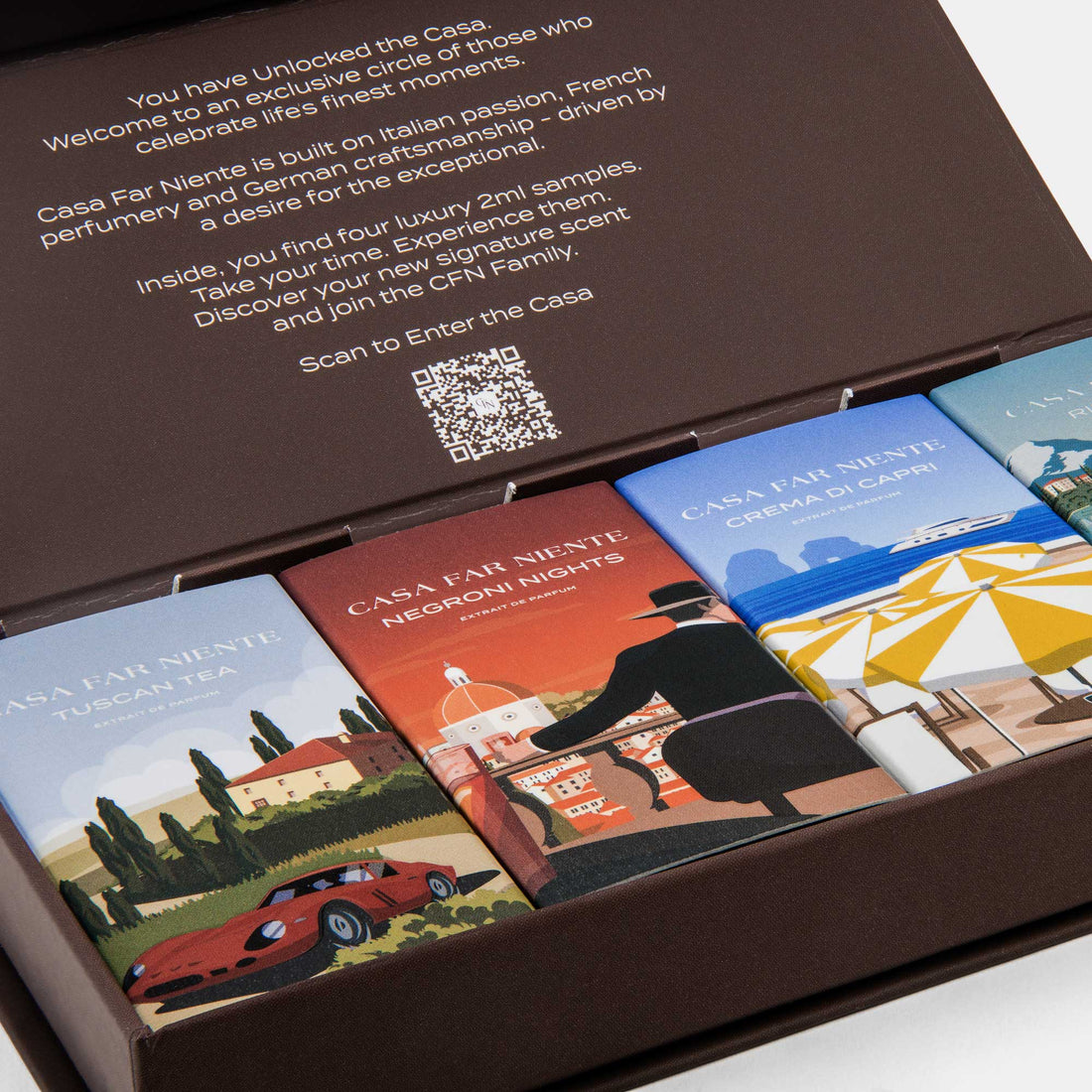 Casa Far Niente Discovery Set 4+1 Edition, vier einzeln verpackte Duftproben in aufgeklappter, brauner Verpackung, Detailansicht